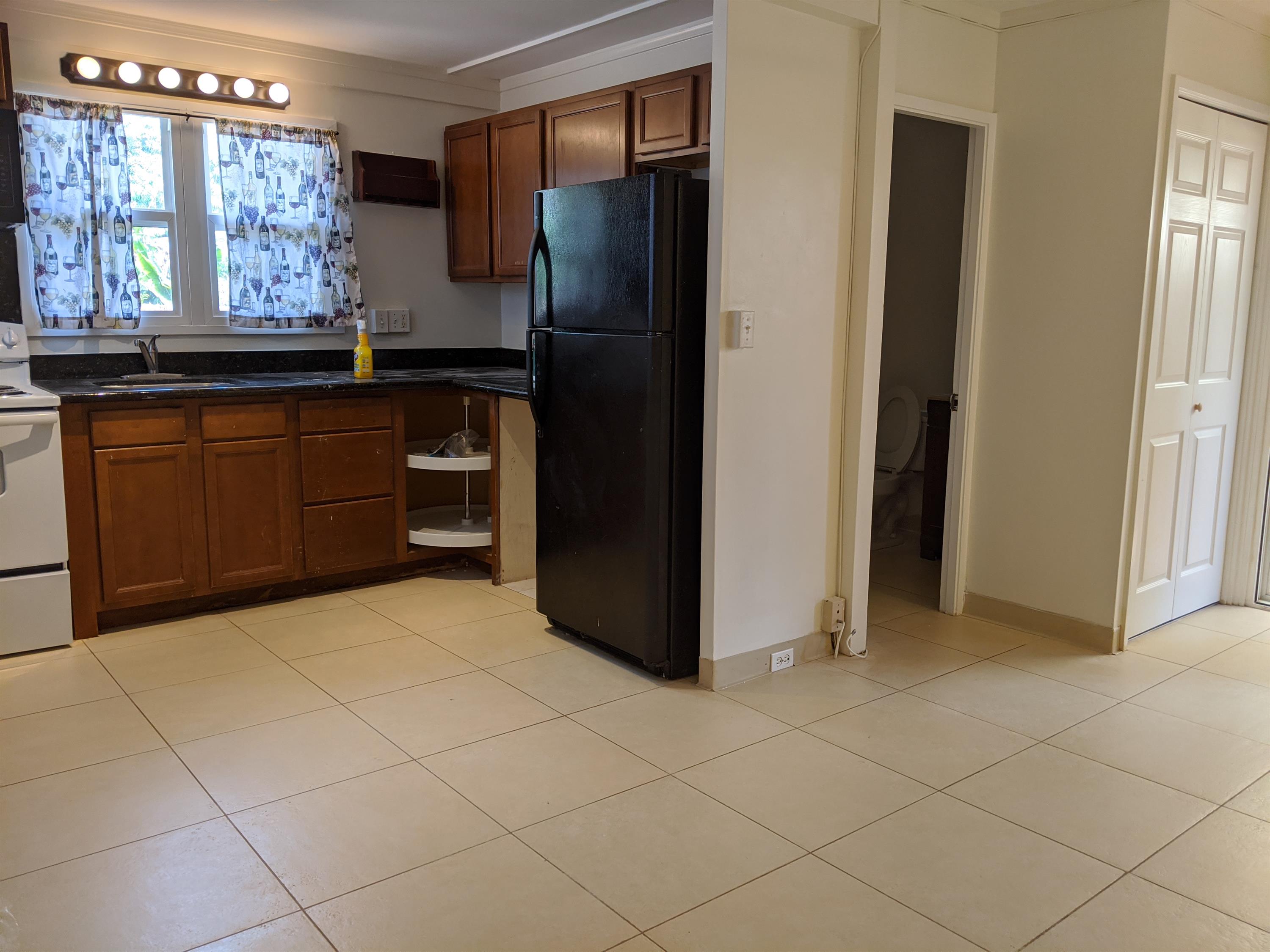 1212 17th Avenue (Studio)